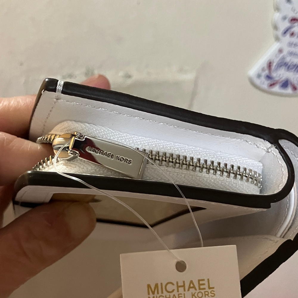 Michael Kors Bryant leather optic white wallet - Picture 7 of 11